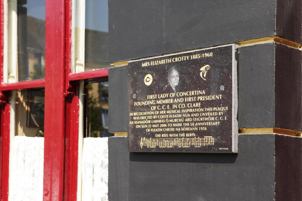 Crotty'S Pub & Accommodation Kilrush Exteriör bild